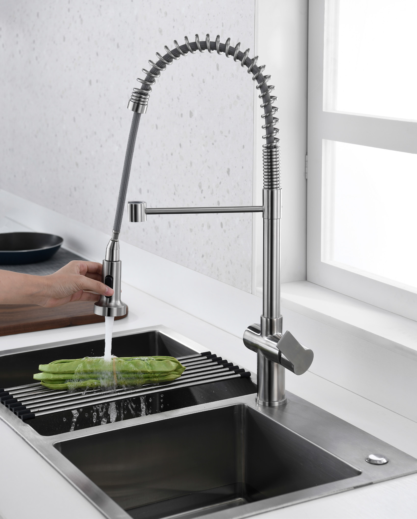 pull down kitchen faucet