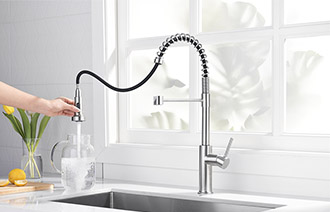 What are the advantages of choosing a kitchen basin pull out faucet for families?